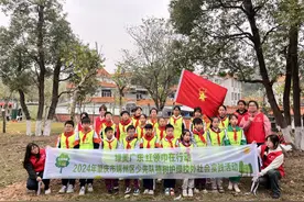 肇庆端州举行“绿美广东·红领巾在行动”少先队植树护绿校外社会实践活动图片