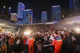 听！观山湖路边音乐会，正点亮“爱乐之城”图片