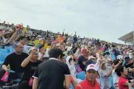 赛艇老将张亮再夺一金图片