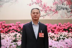全国政协委员周世虹：建议多措并举提高体力劳动者工资报酬，促进共同富裕图片