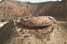 兰州市民踏青悠游乐享假期图片