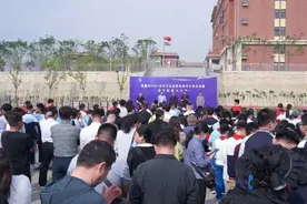 全市创客机器人现场赛举办图片