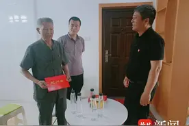 射阳港经济开发区开展“七一”走访慰问活动图片