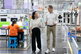 157家全球供应商在中国有工厂 苹果首席运营官广东行，探访富士康与领益智造生产线图片