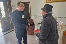 深入慰问困难党员 以关怀凝聚信心力量图片