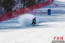 中国高山滑雪选手密集参赛积累经验 为冬奥蓄力图片
