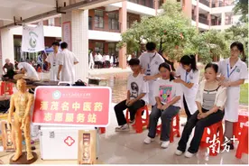 刮痧、推拿、艾灸、拔罐……广茂健职院迎新现场专业绝活亮了图片