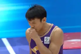圆梦！矣进宏迎来CBA生涯首秀 有三分有扣篮得到5分1板图片