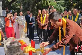 杭州西湖龙井村以“头口茶”献祭“龙井茶鼻祖”图片