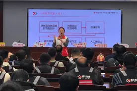 “骑手”加入急救“群聊”顺丰外卖员快递员学习急救技能图片