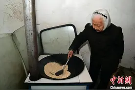 探访百岁老人日常生活：起居有常 饮食有节图片
