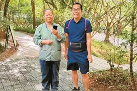公园里温馨场景时有发生 公交车温暖故事接二连三 “失而复得”背后是一座城的温暖图片