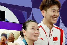 巴黎奥运会丨羽毛球——“双喜临门”：赛场上的求婚图片