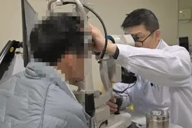 14岁男孩视物模糊竟是青光眼晚期，医生：近视加深过快需排查图片