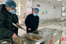 向邦伟到吉大师院附小调研督导校园食品安全等工作图片