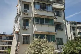 安徽铜陵居民楼坍塌遇难者三年前曾反映问题，称房子“都快成危房了”图片