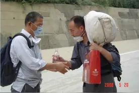 农夫山泉内部信回应“地震捐2万多瓶水”：这只是第一批物资图片