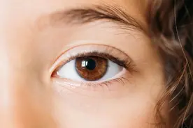 眼皮跳，左财右灾？有几种眼皮跳真的要当心！图片