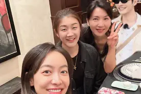陈梦晒与老乡宋茜、陈好合影，贴心P上了表哥黄晓明图片