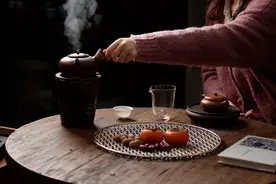 夜读 | 工作很苦，但说不定能活成带薪养生？图片