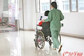 变革将至！“免陪照护”有了国家指南 专业医疗护理员如何取代护工？图片