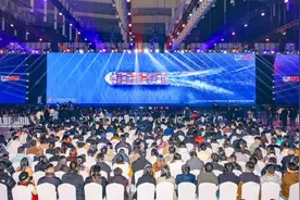 2024亚马逊全球开店跨境峰会在南京开幕 周红波会见埃里克·布鲁萨德、戴竫斐等亚马逊高管 陈之常致辞图片