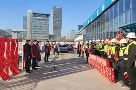 送万福进万家!  书法公益活动走进青岛财富金融创新中心项目图片