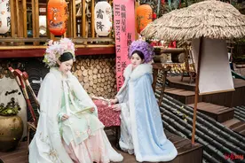 春节期间成都“簪花热”持续：有游客排队2个小时，有商家4成客人来自海外图片