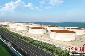 山东港口烟台港300万立方米原油库区投产图片