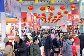 民宿预订量跻身全国前十、文旅非遗体验热度上涨 春节进入倒计时 成都街头“年味儿”十足｜成都发展图片