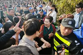 开封王婆爆火后争议不断，请让草根回归于草根图片