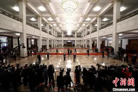 （两会速递）中国团队成功研发65000通道脑机接口芯片图片
