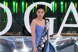刘亦菲身穿新中式长裙惊艳亮相杭州西湖！网友直呼“像记忆里的小龙女”图片