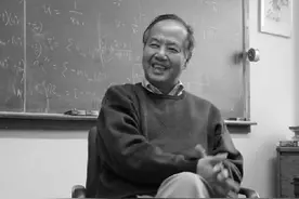 马上评｜他改变了世界对宇宙的看法，以及对中国人的看法图片