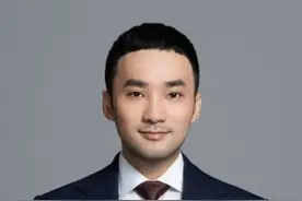 85后的他正式接手立白图片