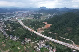 灌阳至平乐高速公路全线桥梁施工完成图片