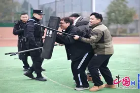 绵阳市盐亭华宸英才学校开展应急最小单元技能培训图片