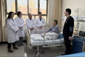 植入辅助发音管，上海援疆医生助全喉切除患者重新发声图片