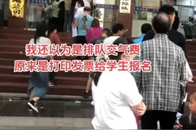 重庆黔江部分新生入学需提供水电气或物管缴费证明，此前当地曾发文“清理无谓证明”，教委回应图片