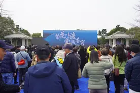 上海举办第十七届海葬公祭仪式，33年骨灰撒海71527人图片