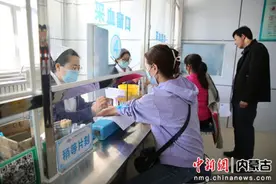 霍林郭勒市：健康证“一站式”办理 让群众少跑路图片