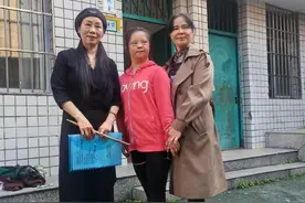 “疯子妈妈”和她会川剧变脸的唐氏女儿图片