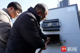 应对寒潮，蔬菜大棚盖棉被图片