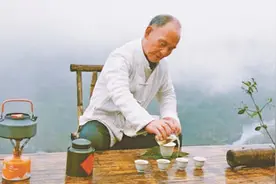 坚守茶道六十载的老学徒图片