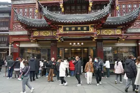 奢侈的古法工艺：老铺黄金新晋“排队王”图片