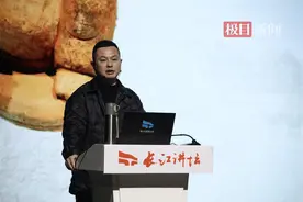 自己说、自己唱、自己演，曲艺人吴健做客长江讲坛图片