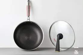 康巴赫第5代不粘煎炒锅，带蒸屉、赠刀铲勺三件套，只要309！图片