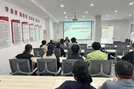 滕州市龙泉街道樱花苑社区新时代文明实践站开展“城镇居民养老保险”主题宣讲活动图片