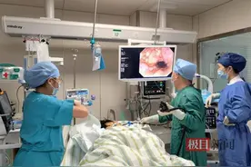 六旬老人消化道大出血命悬一线，武大人民医院洪山院区多学科联手救回图片
