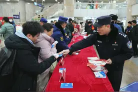 北京公交警方开展春运安全主题宣传活动图片